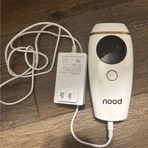 Nood Hair Removal Device in White and Gold